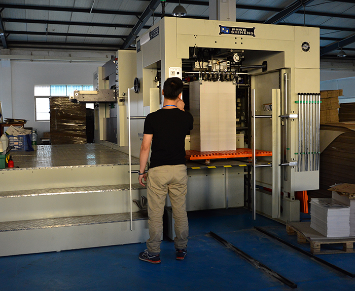 全自動(dòng)啤機(jī)